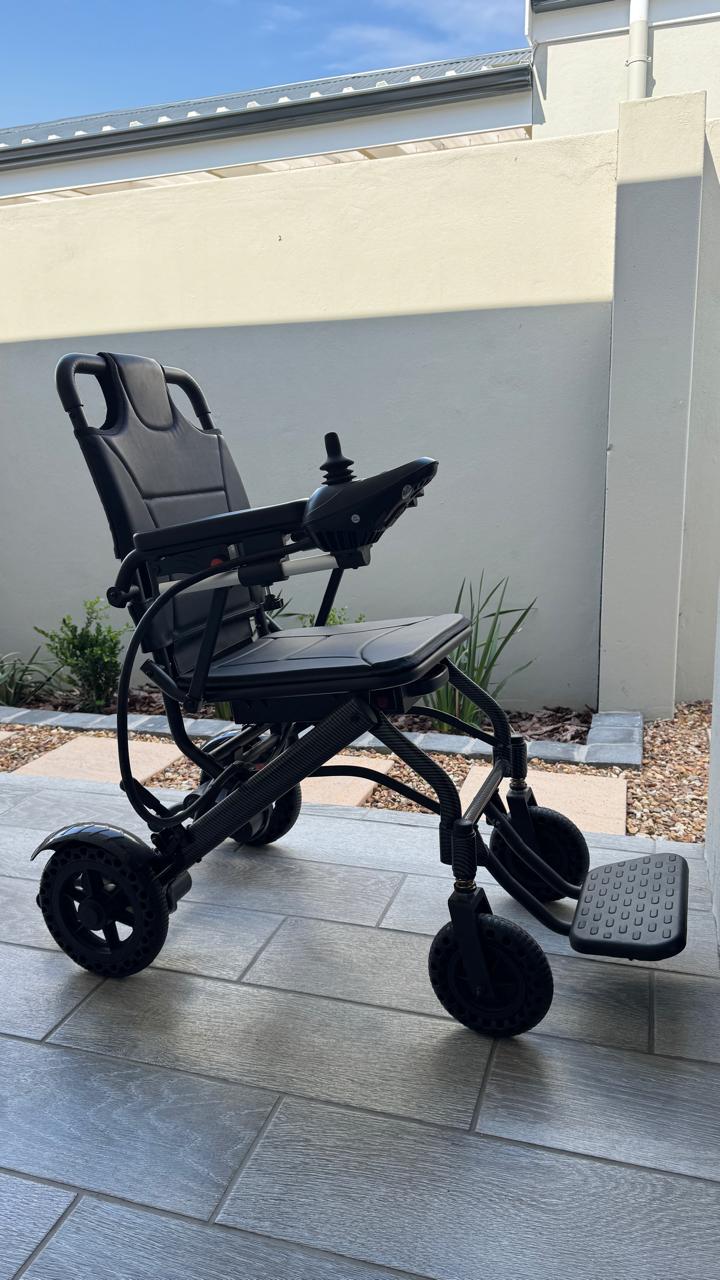 eaa14d13-00ce-43f3-b1d9-07856edeb5e1 All-Terrain Folding Electric Wheelchair with Suspension - Image 1